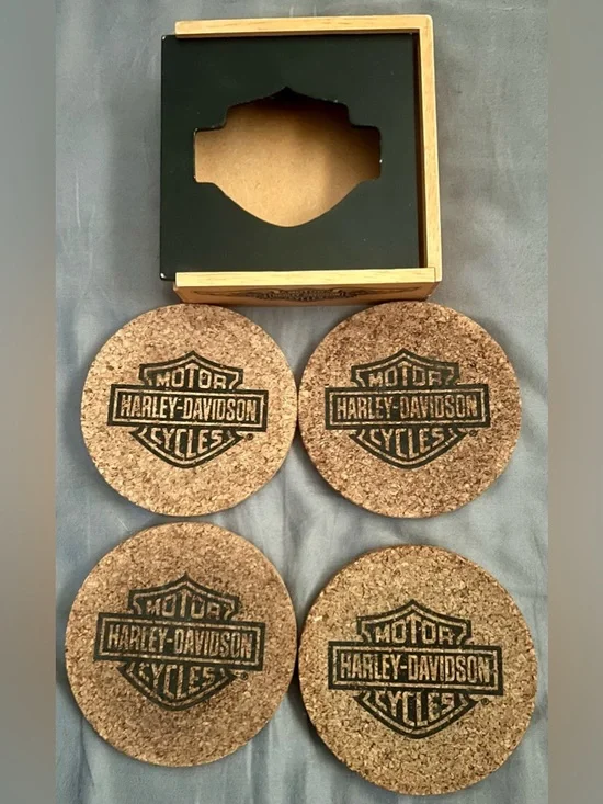 Harley-Davidson Coaster Set in Wooden Display Box, Set of 4 Cork Coasters - Picture 3 of 3